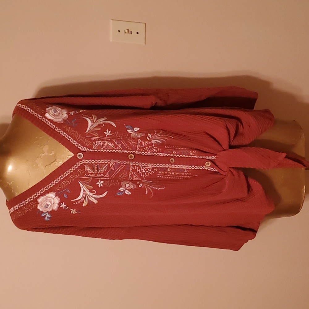 ‼️3/$18‼️Ladies Front Knot Top